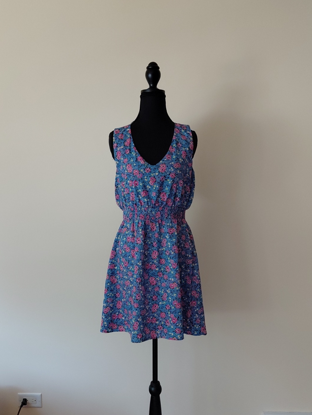 Sleeveless Floral V-Neck Summer Dress in Blue and Pink